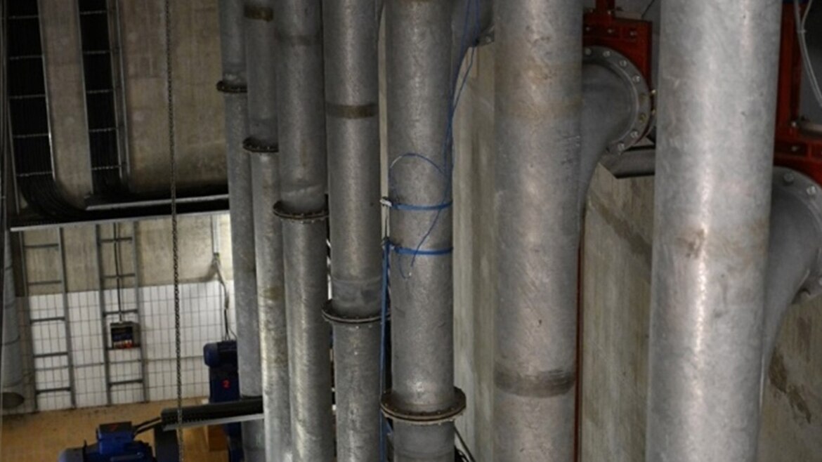 Contactless flow measurement in a fully filled pipe with NivuFlow Mobile 600 and clamp-on sensors